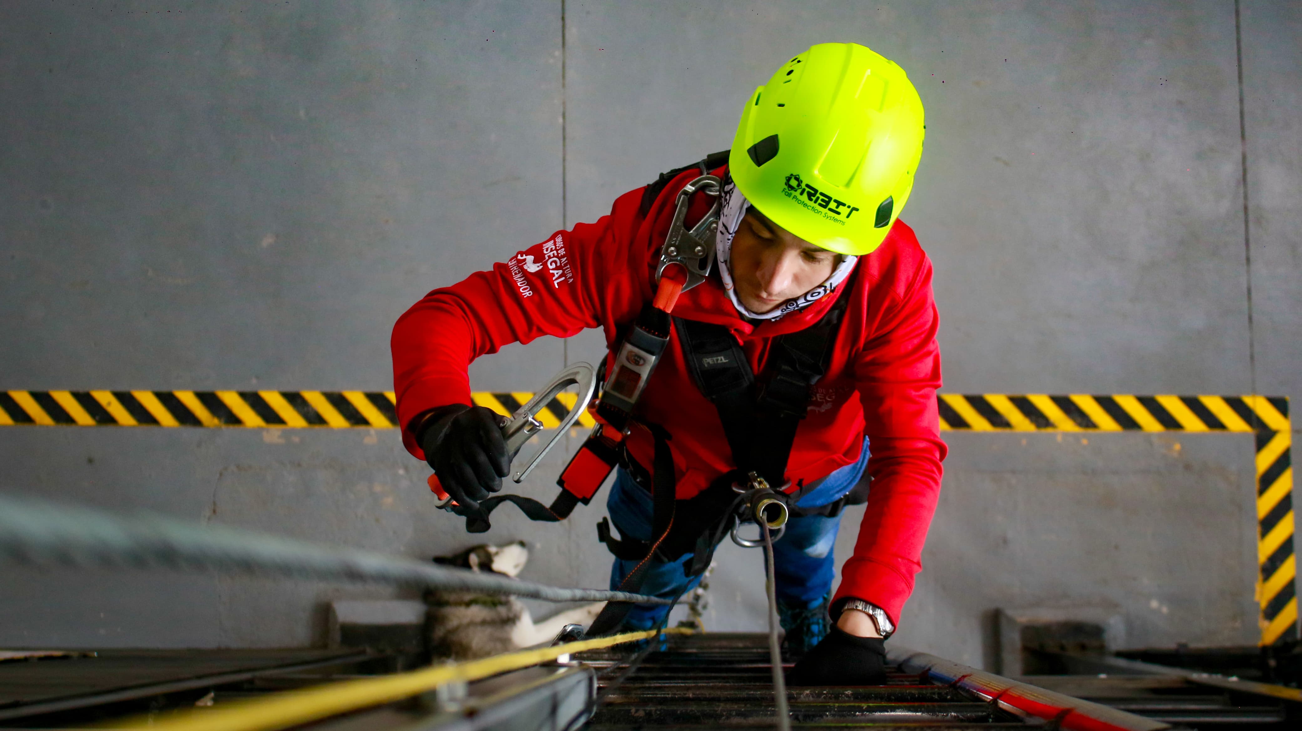 CURSOS DE REENTRENAMIENTO PARA TRABAJO EN ALTURAS
